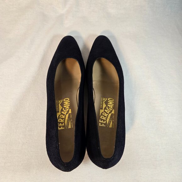 SALVATORE FERRAGAMO Quite Luxury Navy Leather Heels Pumps Size 8 4A LIKE NEW! - Picture 4 of 16